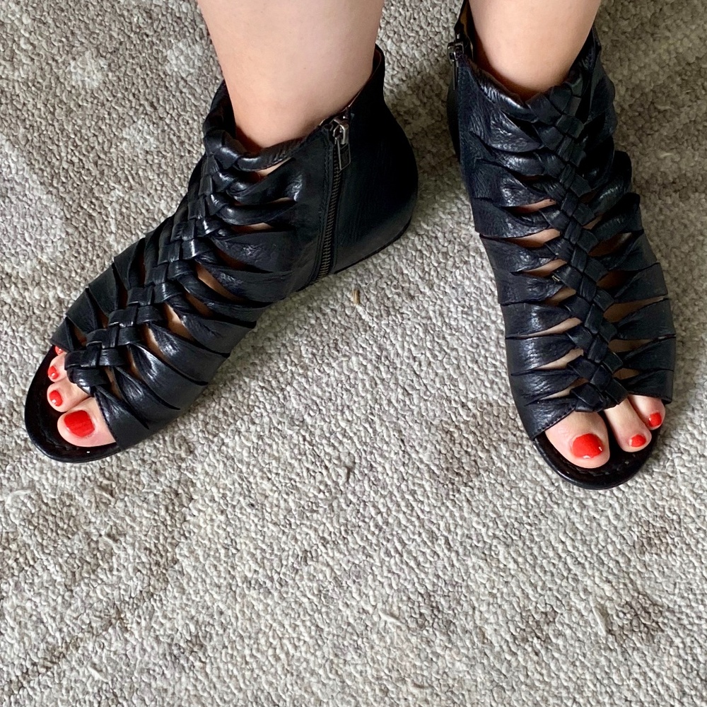 Frye Black Leather Gladiator Sandals